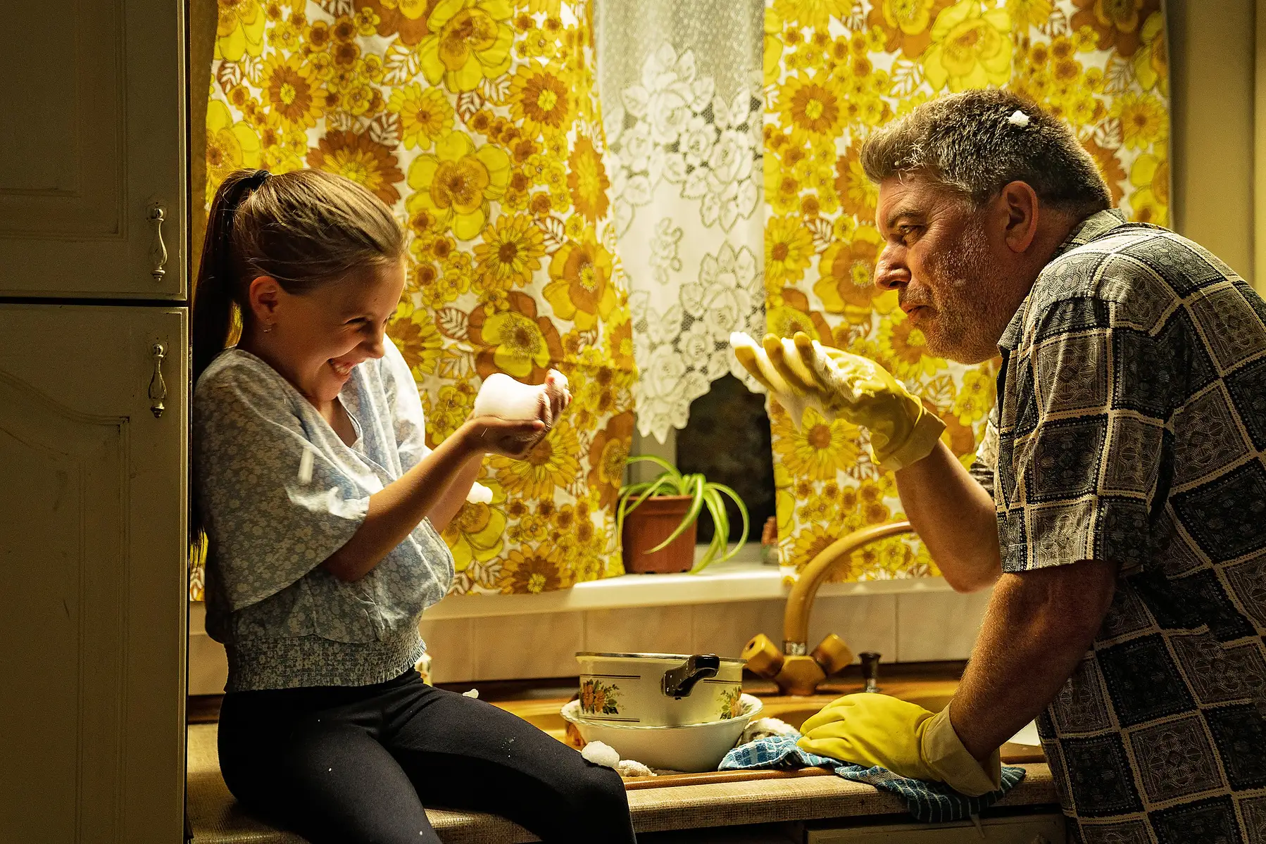 Unit still photograph 0013 with cinematic cast moment