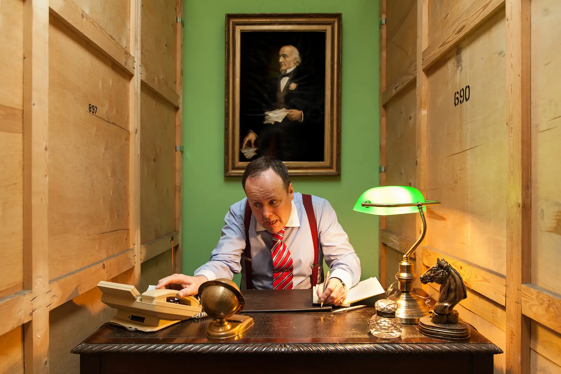 Unit still photograph 0014 with dramatic director cue