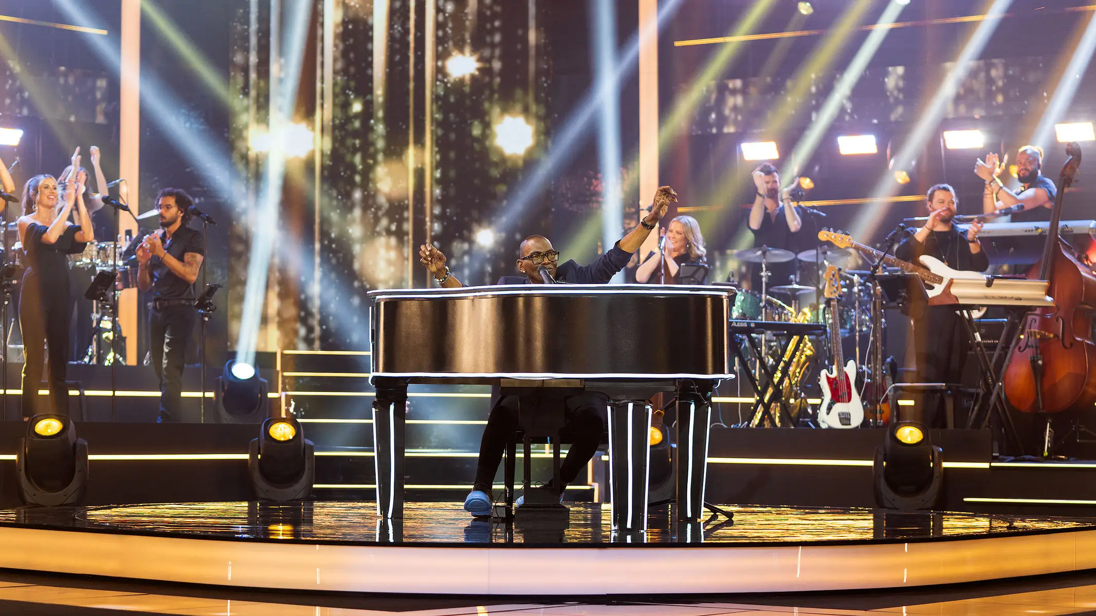 Unit still photograph 0017 with atmospheric production detail